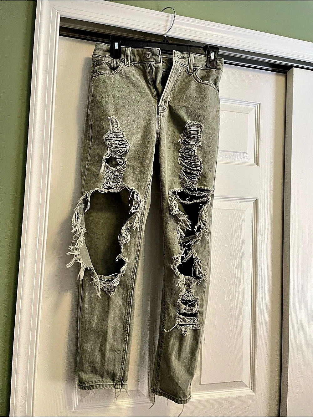 American Eagle Distressed Straight Leg Jeans in Green Size Small